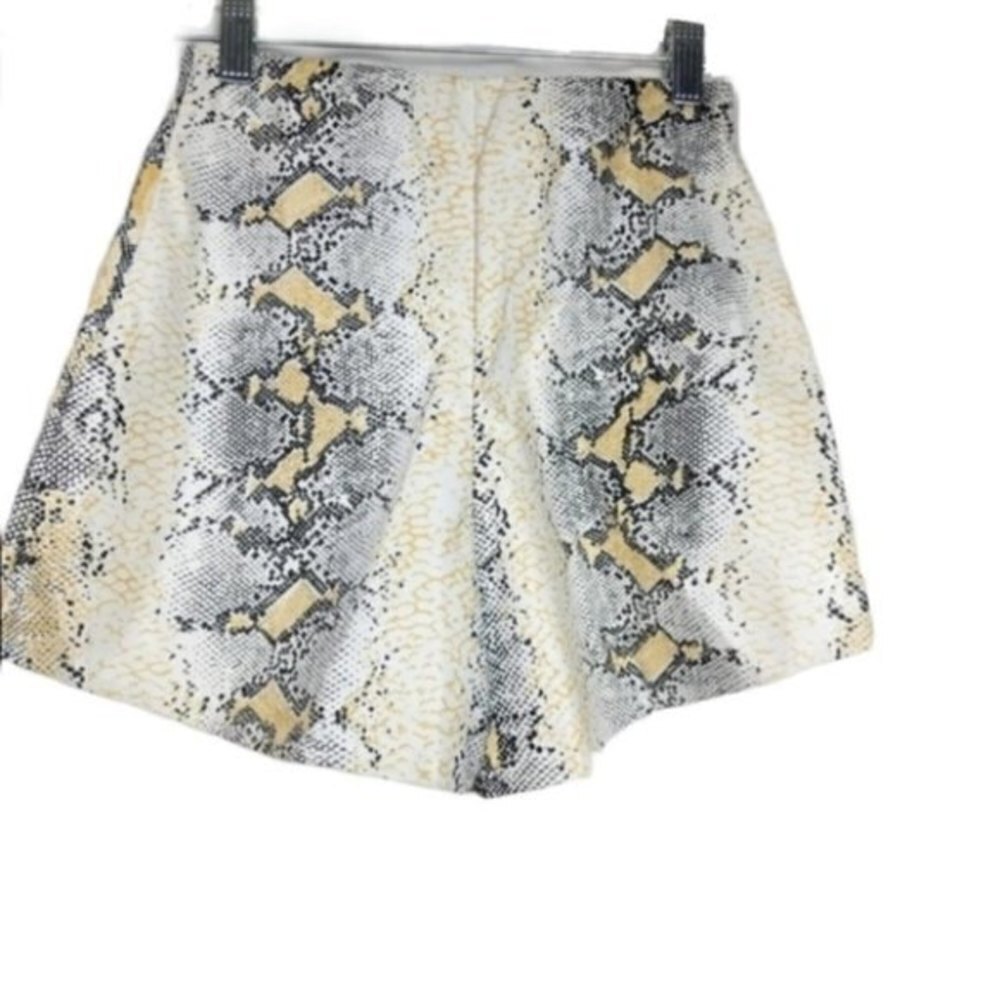 NWT PrettyLittleThing Faux Leather Snakeskin Print Shorts 2